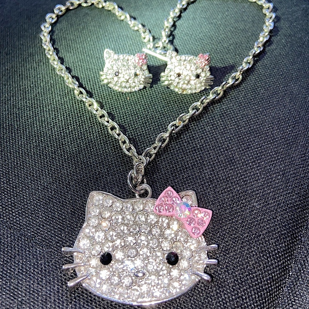 Hello Kitty Swarovski jewelry set 💕